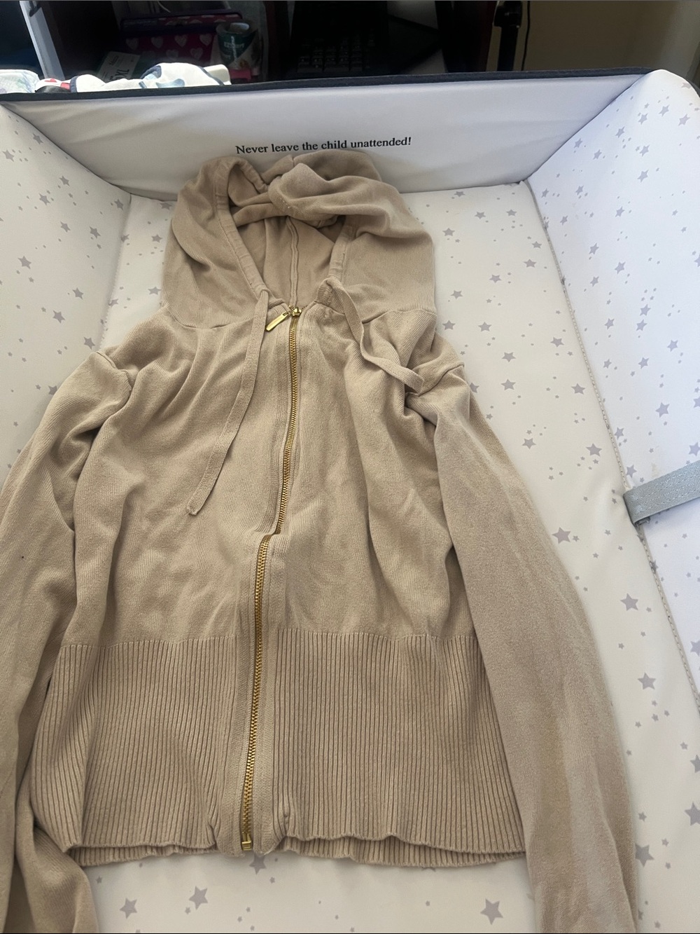 90s style hooded long sleeve top